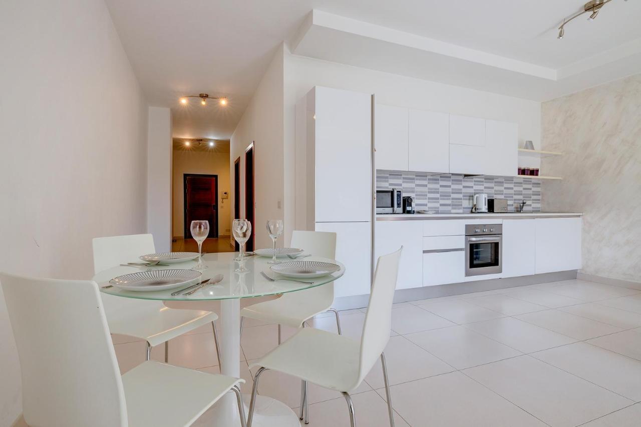 סליאמה Modern Apartment Steps From Balluta Bay מראה חיצוני תמונה